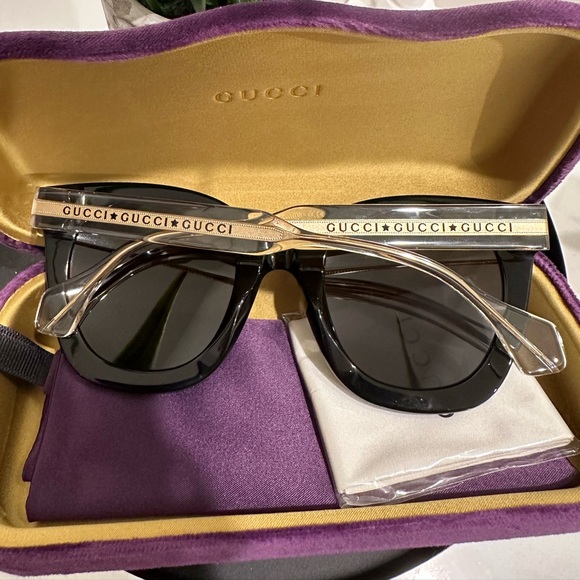 GUCCI SUNGLASSES
GG0564SN - Picture 6 of 8